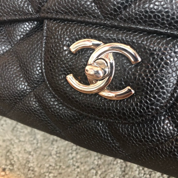 SOLD Chanel Maxi Classic Flap - Caviar Leather - Picture 2 of 8